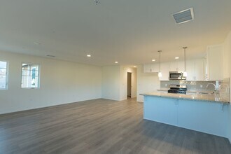 4075 Aurora Way in Piru, CA - Building Photo - Building Photo