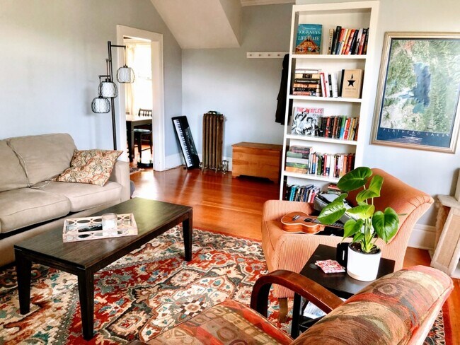 4275 Whitman Ave N in Seattle, WA - Building Photo - Building Photo
