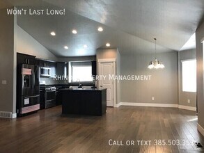 2273 W Espadrille Cir in Taylorsville, UT - Building Photo - Building Photo