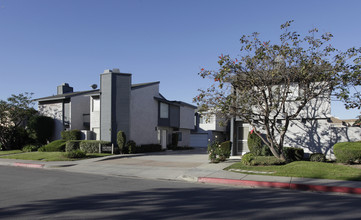 9521-9541 Graham St in Cypress, CA - Building Photo - Building Photo