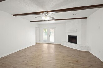 24607 Green Moss Dr in Huffman, TX - Building Photo - Building Photo