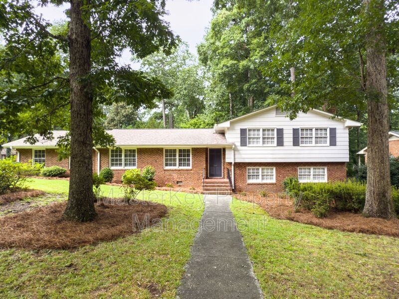 544 Ellynn Dr in Cary, NC - Building Photo