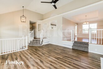 2300 SW Stone Bridge Ct in Lee's Summit, MO - Foto de edificio - Building Photo
