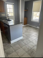 1104 Pleasant St in Weymouth, MA - Foto de edificio - Building Photo