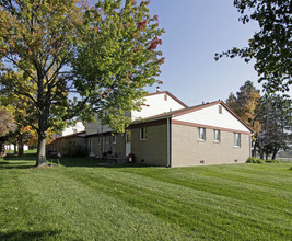 Newman Court in Pontiac, MI - Building Photo - Building Photo