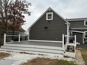 70 Hawthorne St in Bridgeport, CT - Foto de edificio - Building Photo