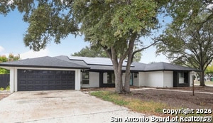 421 Candleglo Dr in San Antonio, TX - Foto de edificio - Building Photo