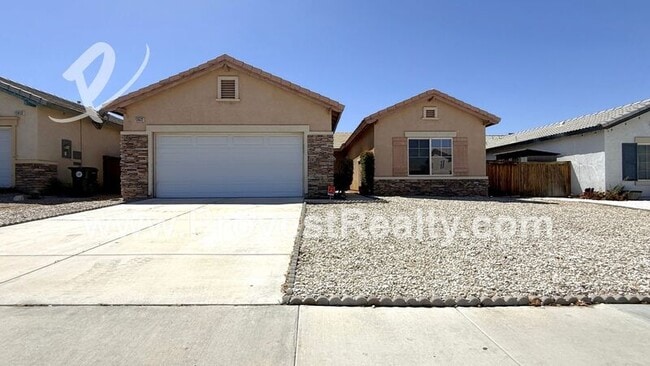 13622 Cobalt Rd in Victorville, CA - Building Photo - Building Photo