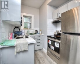 19 Clarence Pl in Kitchener, ON - Building Photo - Building Photo