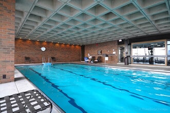 2650 N Lakeview Ave, Unit 2903 in Chicago, IL - Foto de edificio - Building Photo