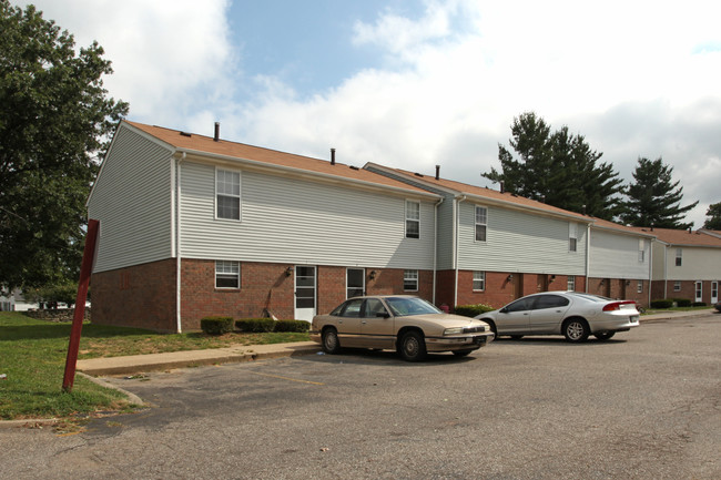 Whispering Creek Apartments in New Albany, IN - Building Photo - Building Photo