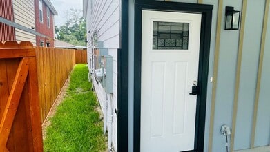 7902 Shotwell St in Houston, TX - Building Photo - Building Photo