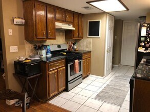 7003 Winedale Dr in Austin, TX - Building Photo - Building Photo