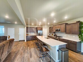 1502 Baker Hts Lp in Bremerton, WA - Building Photo - Building Photo