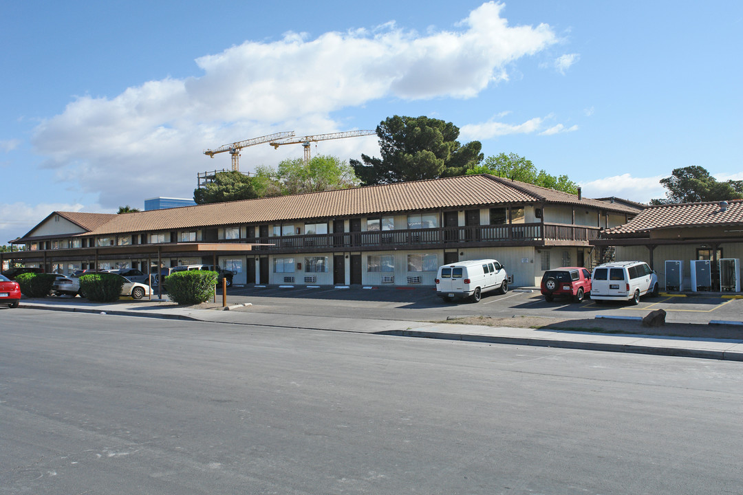 Americana Apartments in Las Vegas, NV - Building Photo