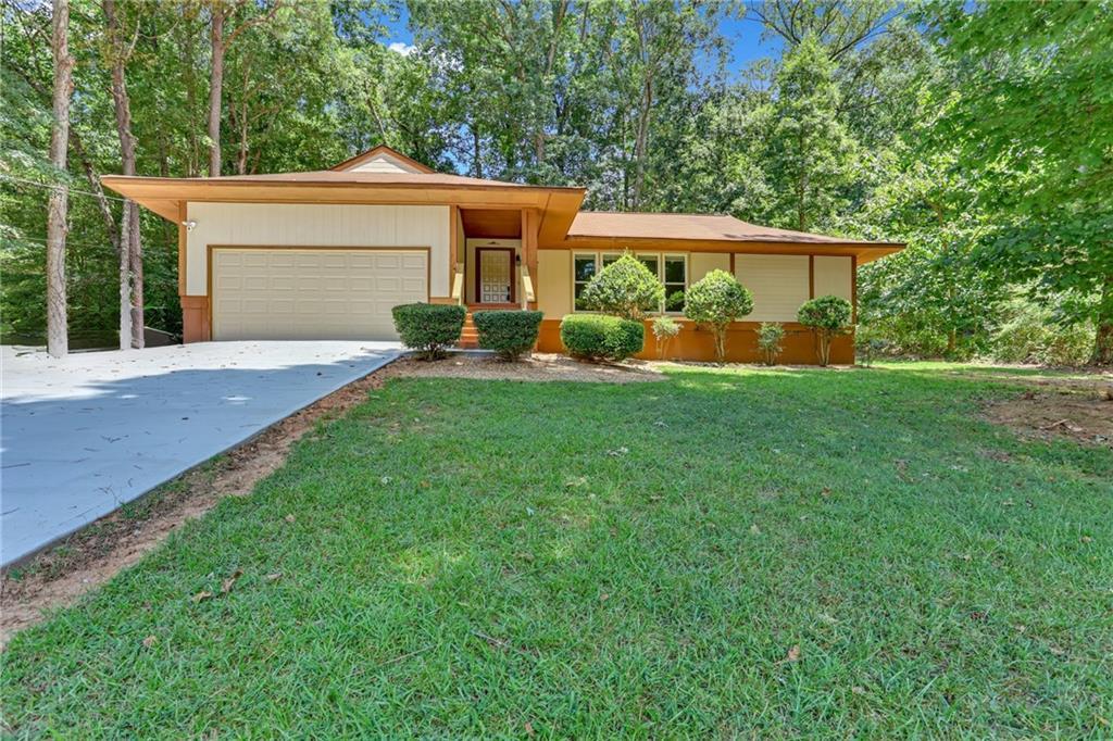 4906 Wolverton Dr in Stonecrest, GA - Building Photo