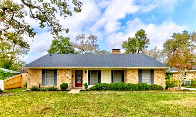 2011 Stebbins Dr in Houston, TX - Building Photo - Building Photo