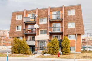 435 Ampère Av in Laval, QC - Building Photo