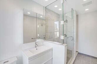 274 Montgomery St in Jersey City, NJ - Building Photo - Building Photo