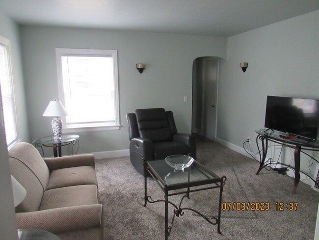 3722 Oakland Dr in Kalamazoo, MI - Foto de edificio - Building Photo