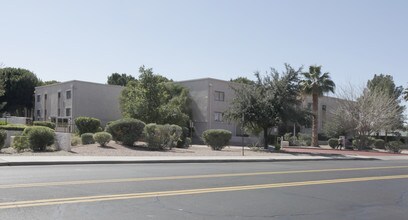 3031 N Civic Center Blvd in Scottsdale, AZ - Foto de edificio - Building Photo