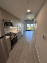 1930 NW 1st Pl, Unit S13 in Miami, FL - Building Photo - Building Photo