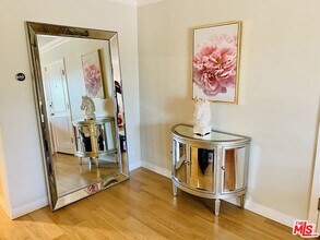 1219 Sunset Plaza Dr in West Hollywood, CA - Building Photo - Building Photo
