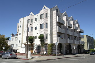 395 Merritt Ave in Oakland, CA - Building Photo - Building Photo