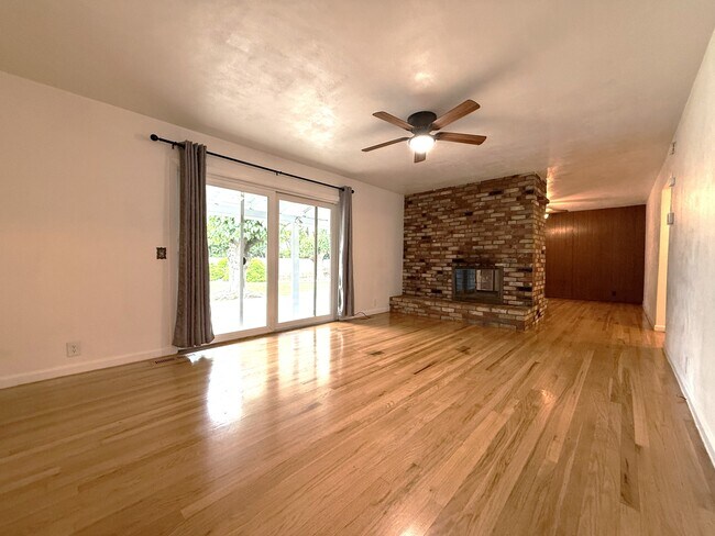 1265 E Lindo Ave in Chico, CA - Building Photo - Building Photo