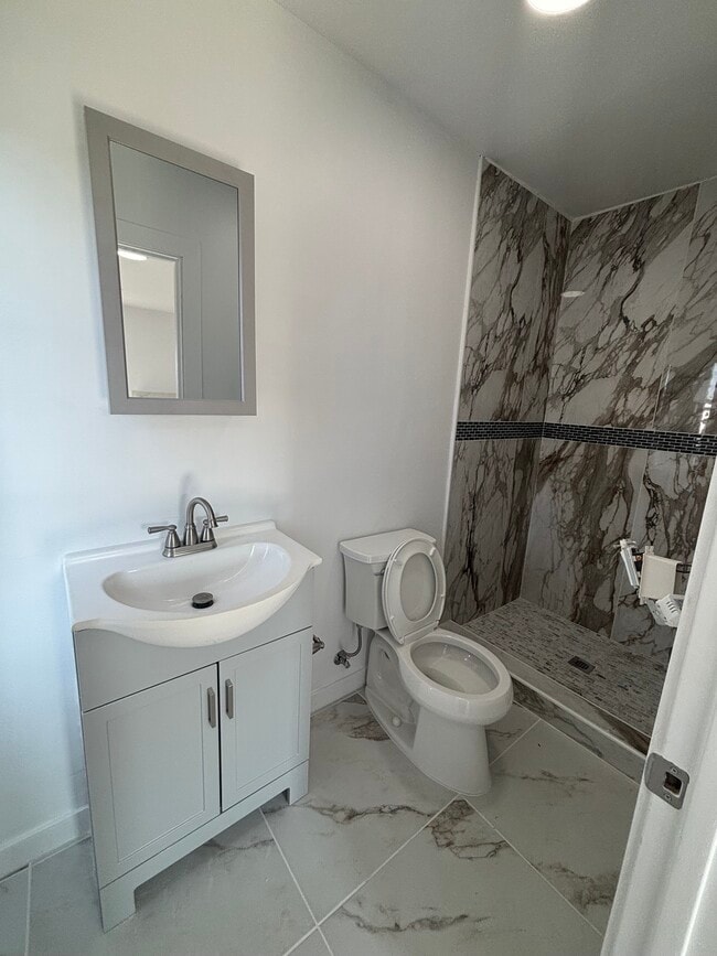 1956 1/2 Park Grove Ave in Los Angeles, CA - Foto de edificio - Building Photo