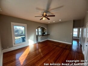 124 W Mistletoe Ave in San Antonio, TX - Building Photo - Building Photo
