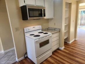 2970 Yulupa Ave in Santa Rosa, CA - Building Photo - Building Photo