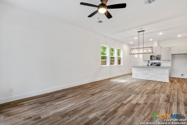 214 Connelly St in San Antonio, TX - Building Photo