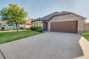 347 Creekside Way in Waxahachie, TX - Building Photo