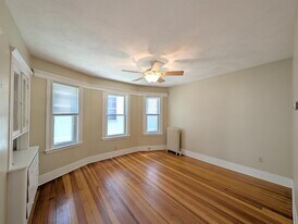 79 Conwell Ave, Unit 3 in Somerville, MA - Building Photo