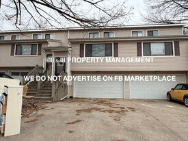 1424 E Mart-Way Cir in Olathe, KS - Building Photo