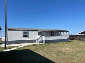 4 Squid Ln in Palacios, TX - Building Photo