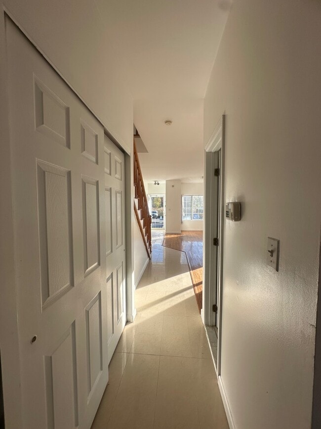 377 Timber Ridge Dr in Staten Island, NY - Building Photo - Building Photo