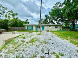 3957 Wahoo Dr SE in St. Petersburg, FL - Building Photo