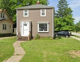 610 E 266th St in Euclid, OH - Building Photo