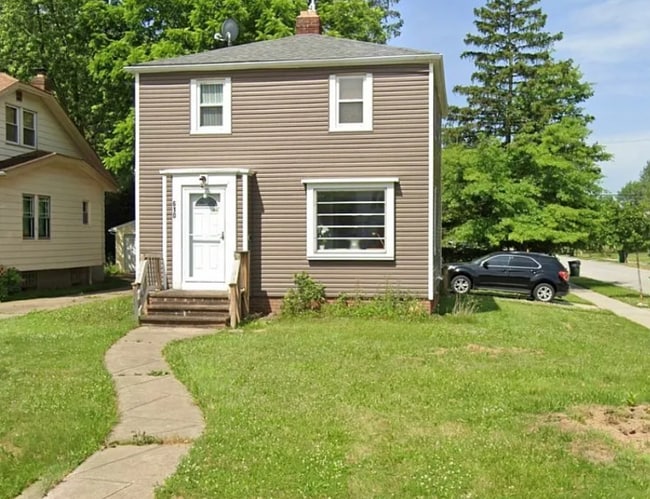 property at 610 E 266th St