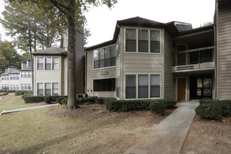 Indian Trail Apartments in Norcross, GA - Foto de edificio - Building Photo