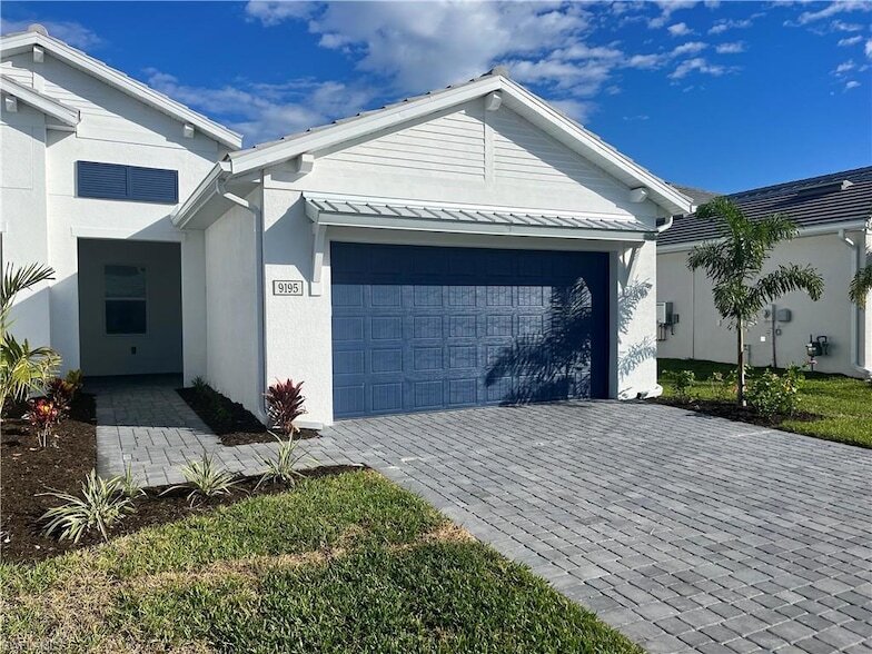 9195 Cayman Dr in Naples, FL - Building Photo