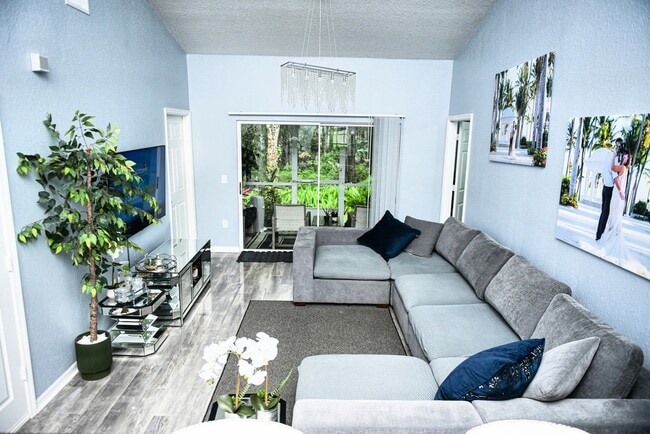 3549 Kings Rd, Unit 102 in Palm Harbor, FL - Foto de edificio - Building Photo