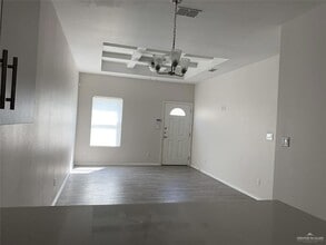 416 Teague Ave, Unit 4 in Edinburg, TX - Building Photo - Building Photo