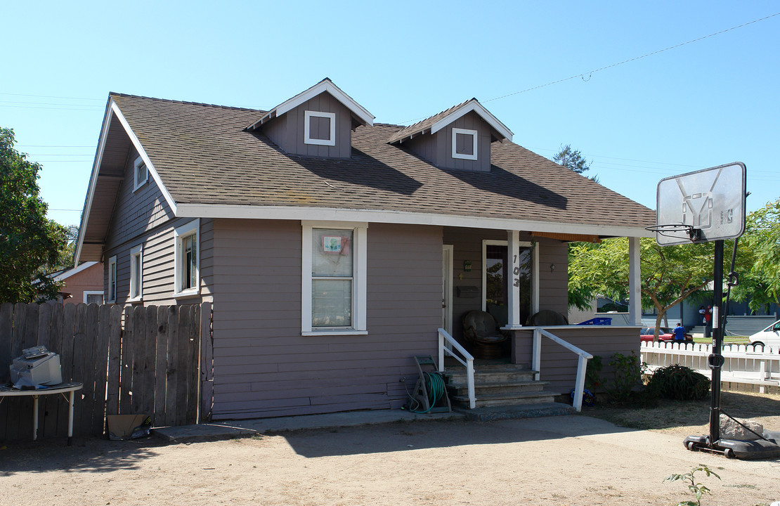 103 S E St in Oxnard, CA - Foto de edificio