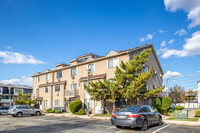 Honey Bee Condos in Staten Island, NY - Building Photo - Building Photo