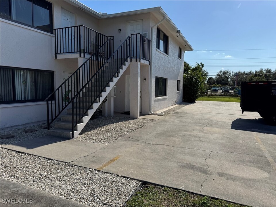 13401 First St in Ft. Myers, FL - Building Photo