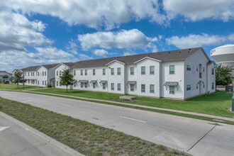 Avondale Farms Seniors in Haslet, TX - Building Photo - Primary Photo