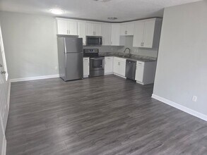 2322 W St John St in Tampa, FL - Building Photo - Building Photo